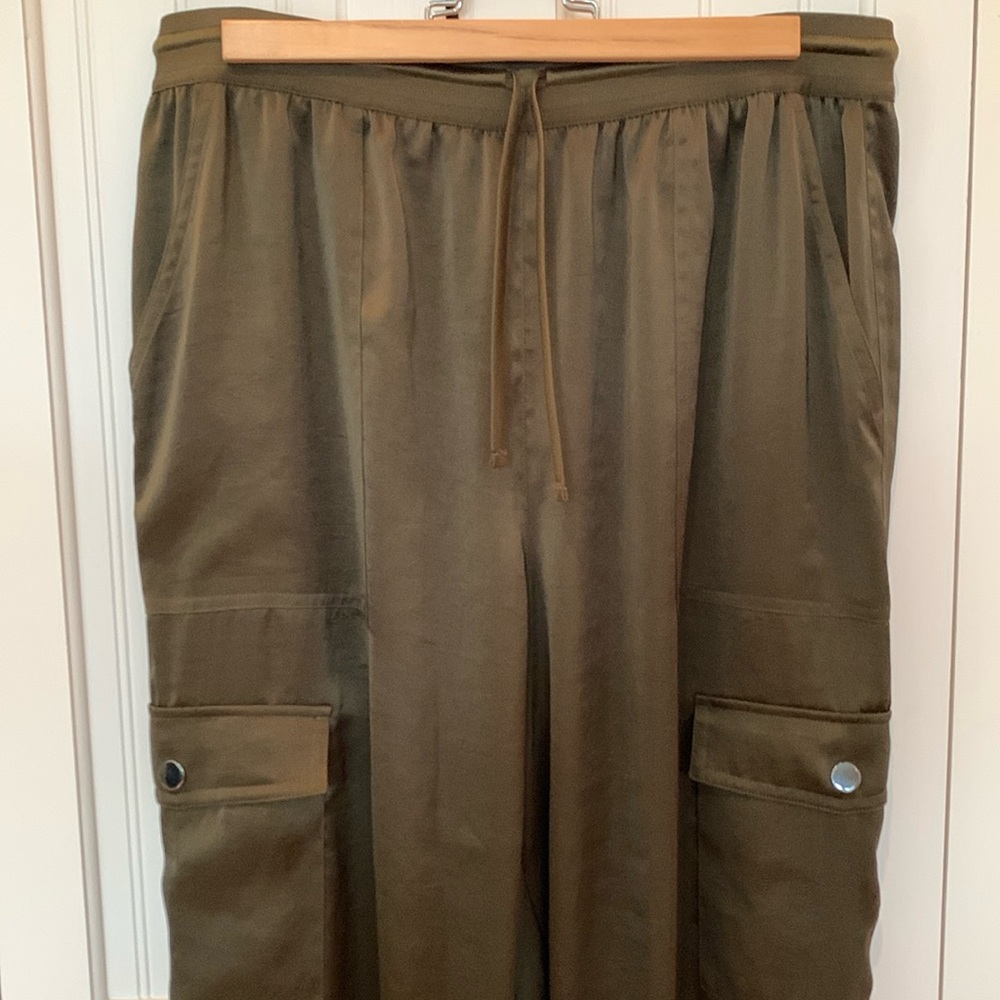 Elie Tahari olive green silk cargo jogger pants